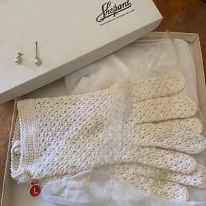 Cream Crochet Women's Gloves